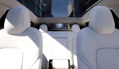 2025 Tesla Model Y Intirior