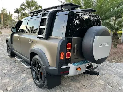 2023 Land Rover Defender roof top cargo carrier